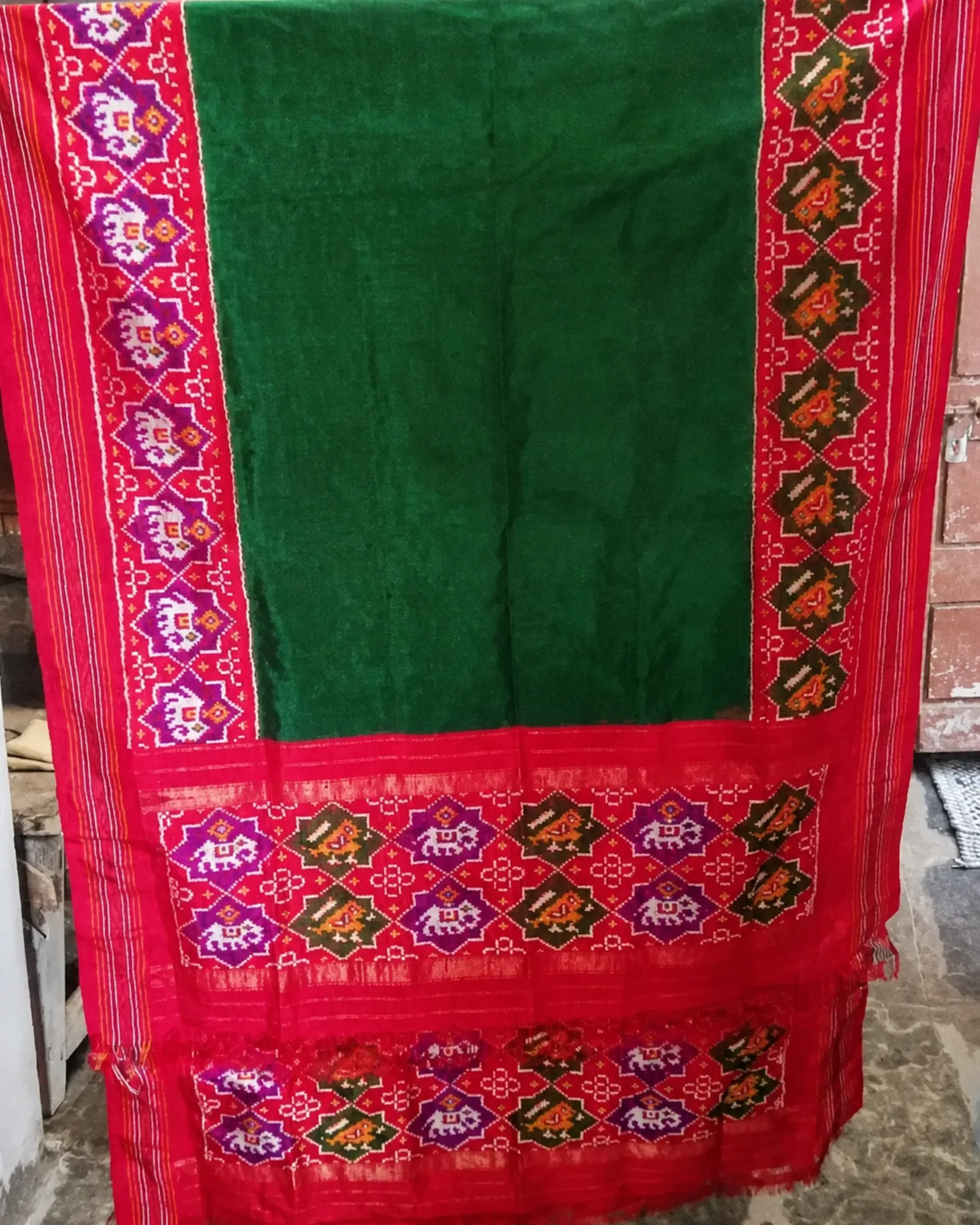 పట్టు ఇక్కత్ చీరలు · Silk Tie & Dye Sarees