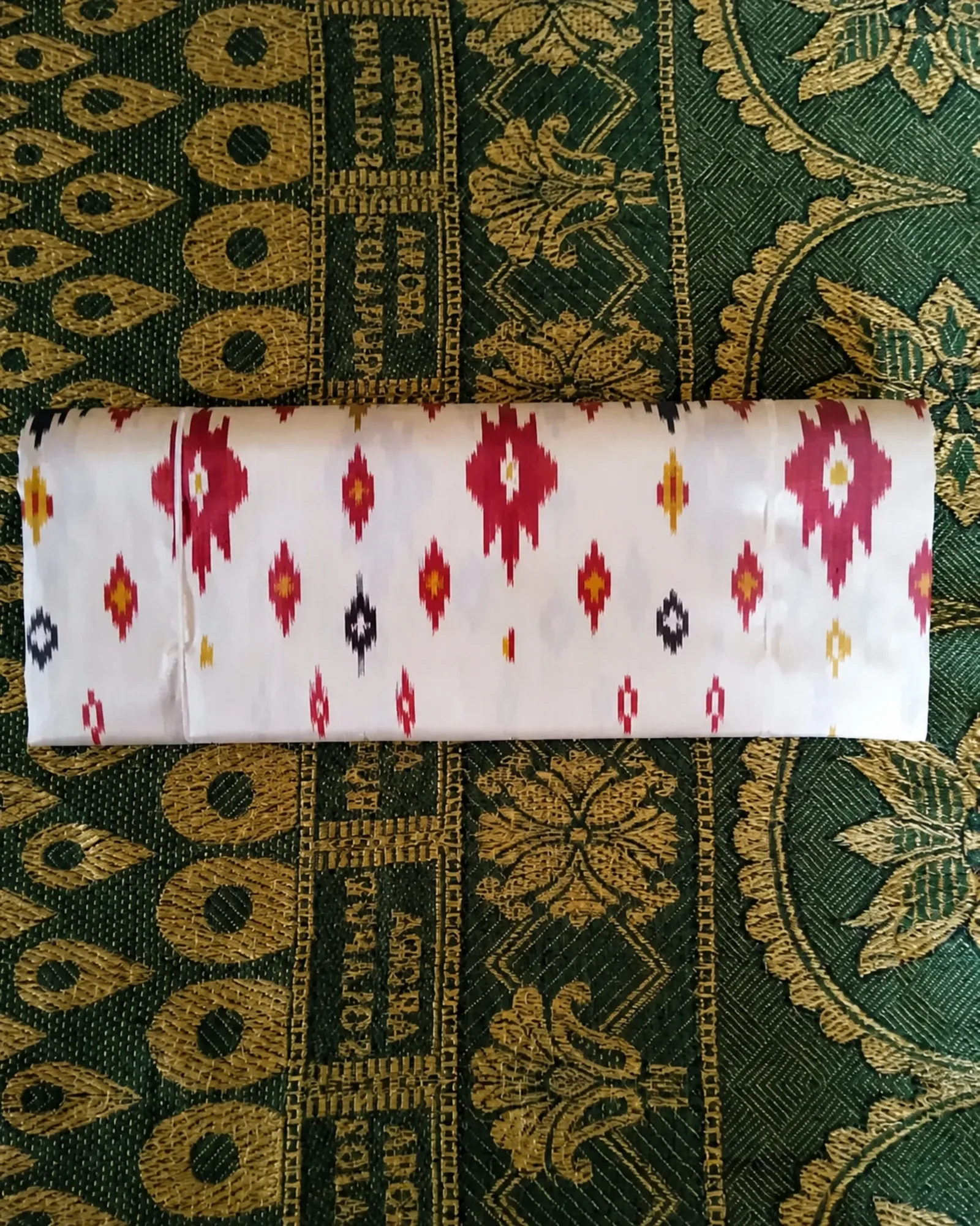 పట్టు ఇక్కత్ చీరలు · Silk Tie & Dye Sarees