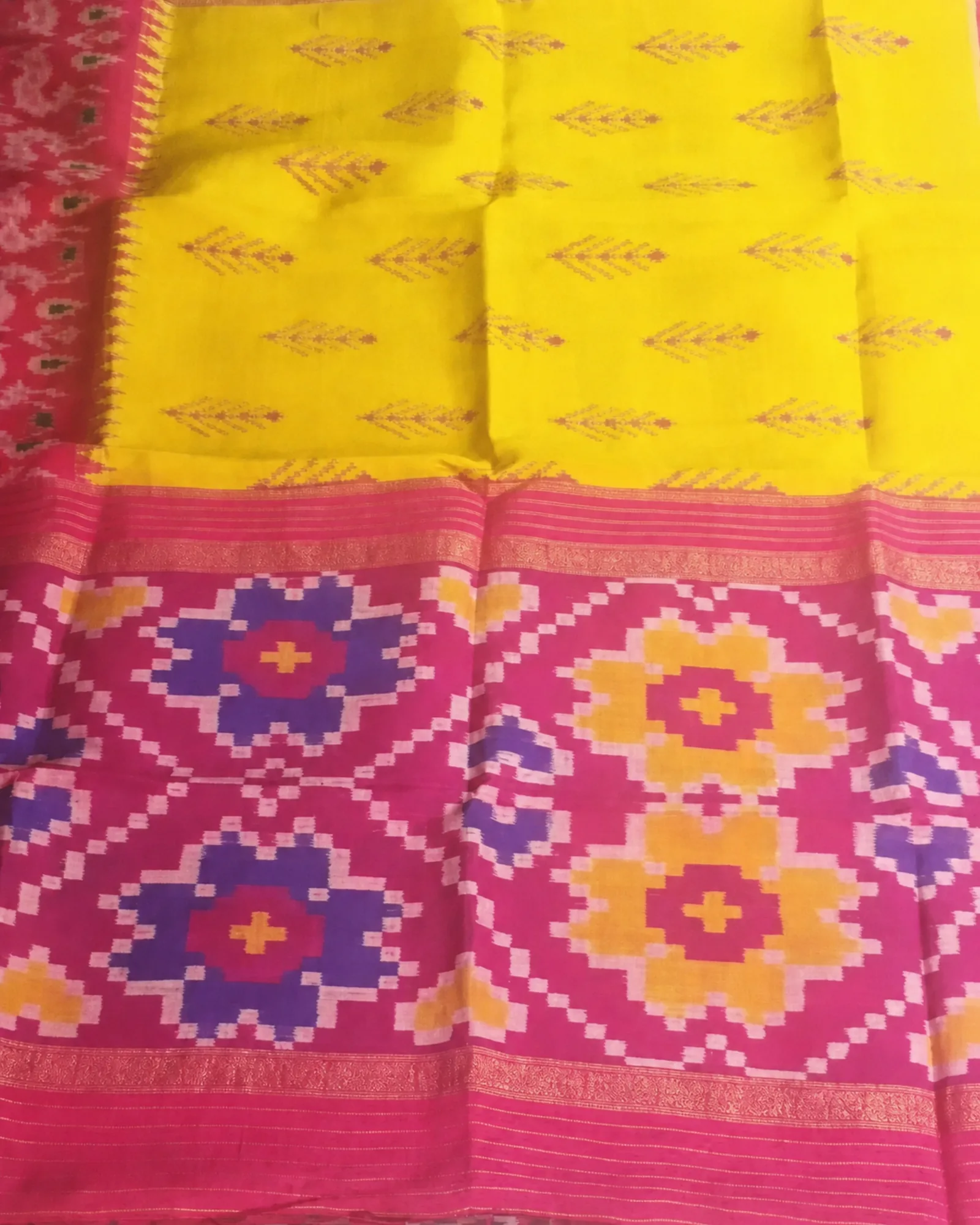 పట్టు ఇక్కత్ చీరలు · Silk Tie & Dye Sarees