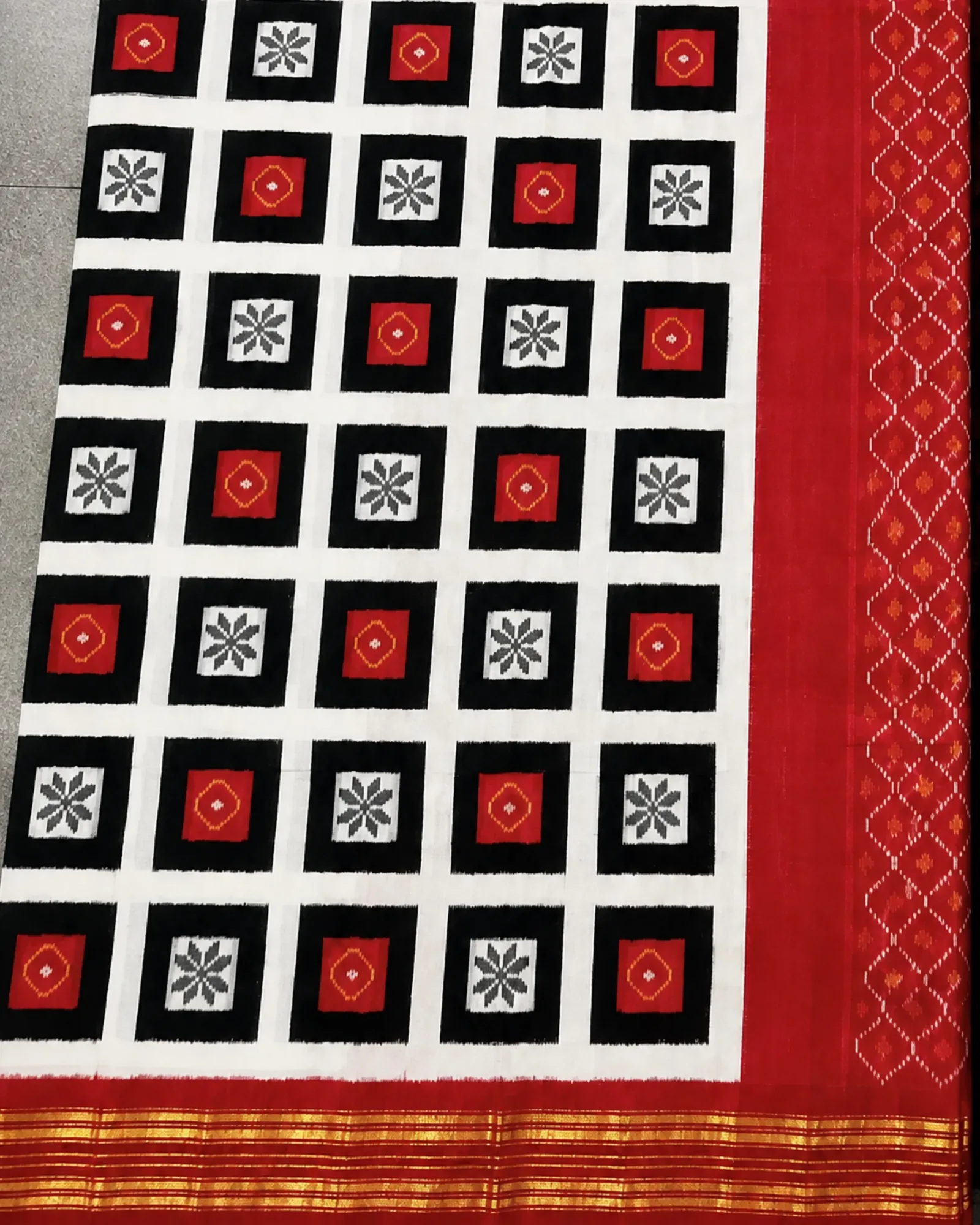 పట్టు ఇక్కత్ చీరలు · Silk Tie & Dye Sarees